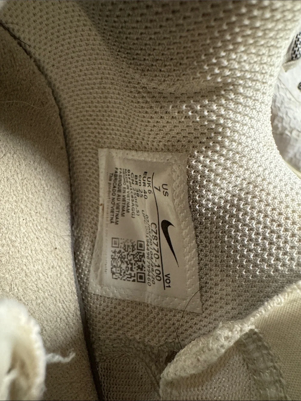Nike Men’s White and Gold Low-Top Athletic Shoes
